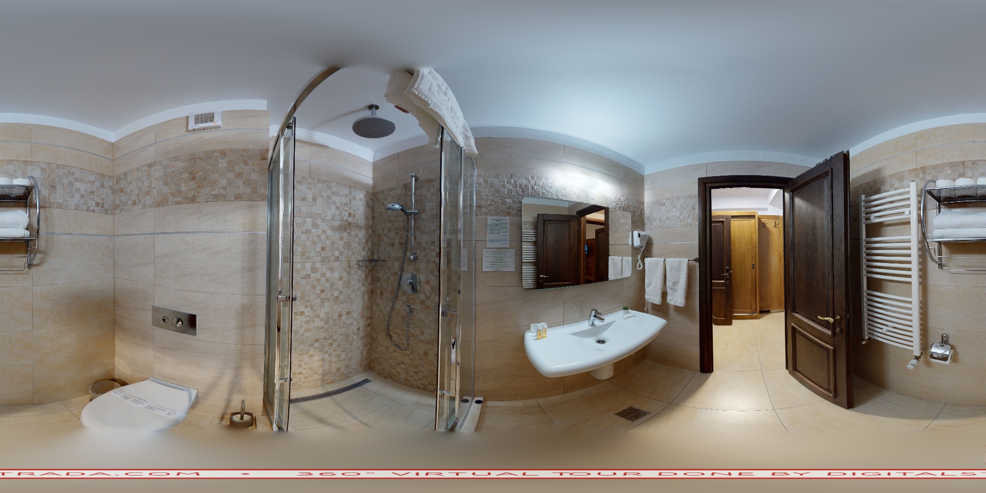 Imagine panoramică 360° dintr-o baie a unei camere Club Bucovina