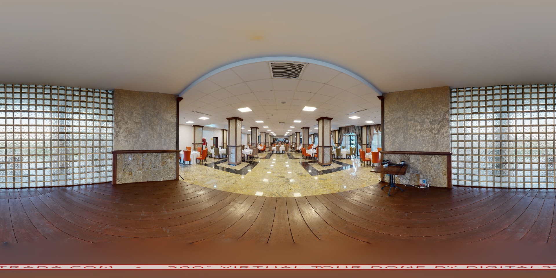Imagine panoramică 360° din restaurantul Club Bucovina