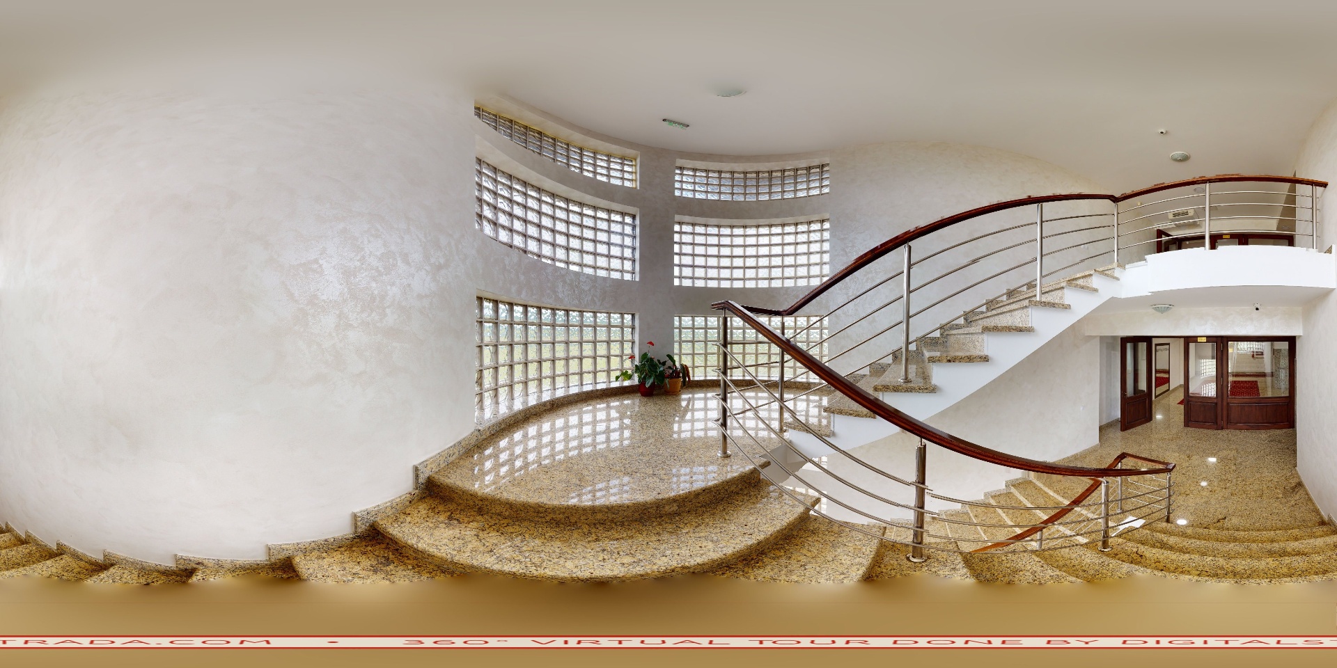 Imagine panoramică 360° din holul cu scară interioară