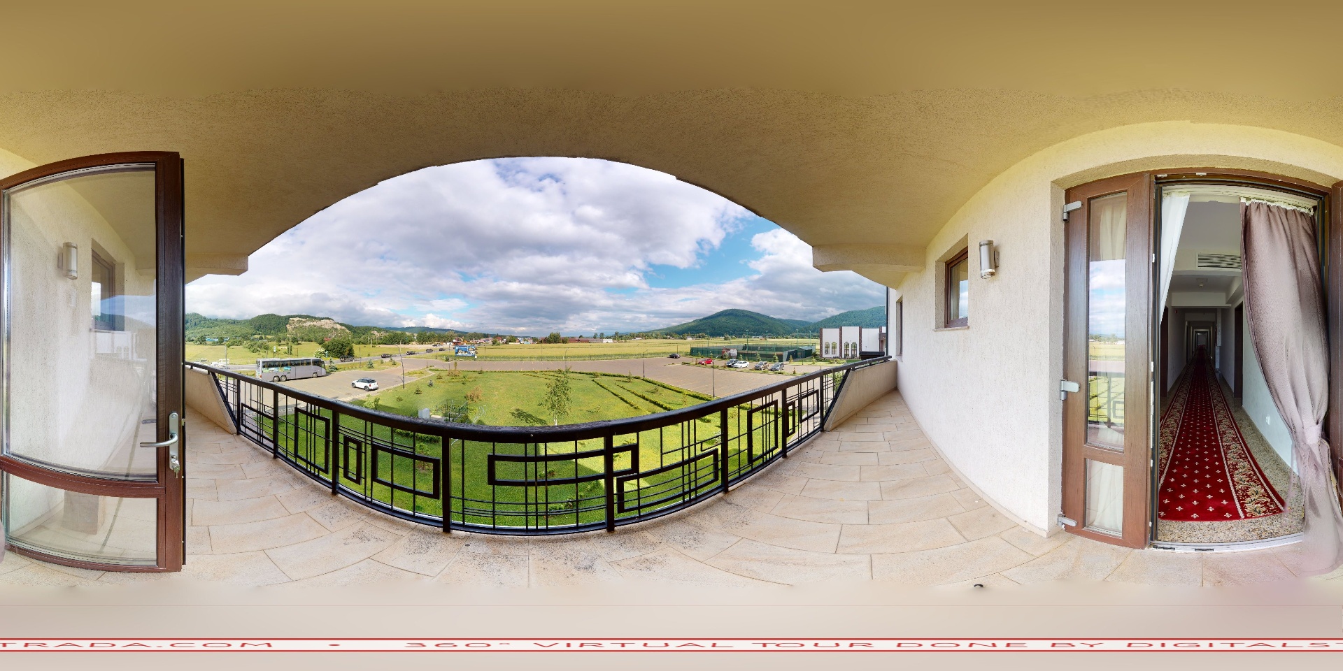 Imagine panoramică 360° de pe un balcon, către împrejurimi