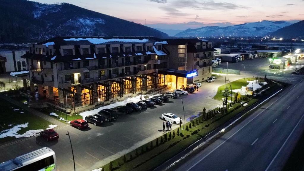 Vedere aeriană asupra Club Bucovina la apus