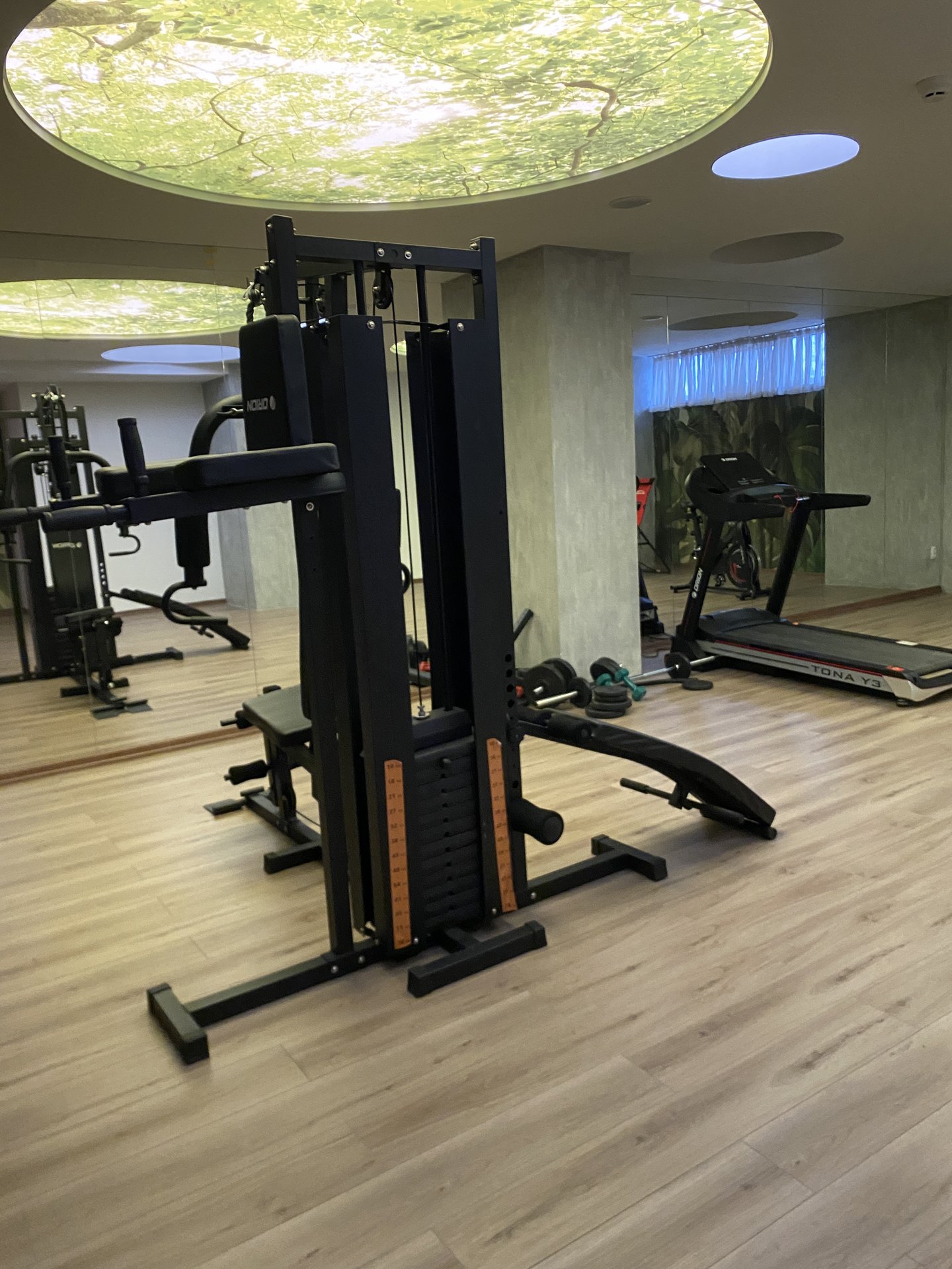 Spațiu pentru activități indoor — zonă de fitness