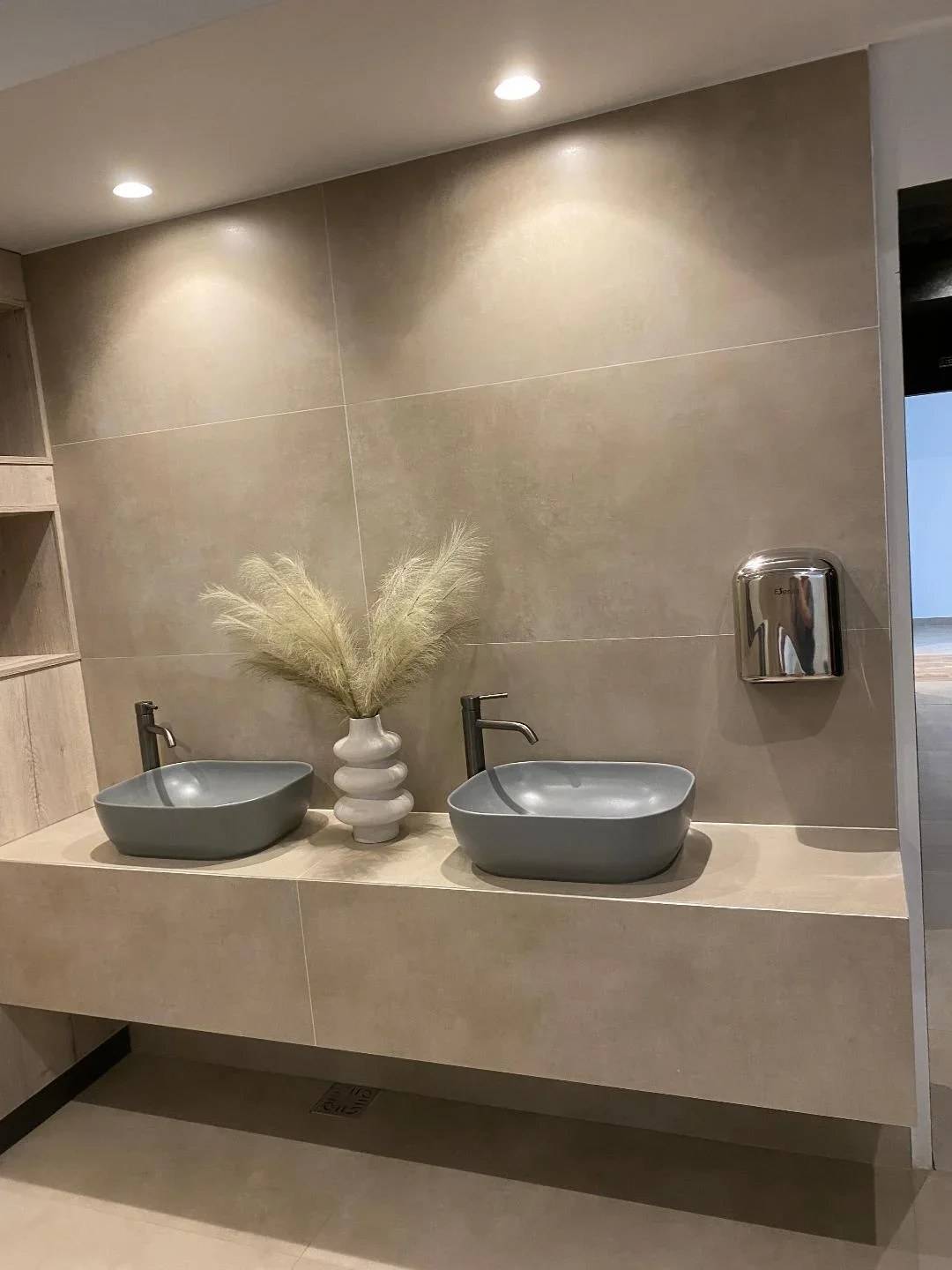 Detaliu lavoar din zona wellness